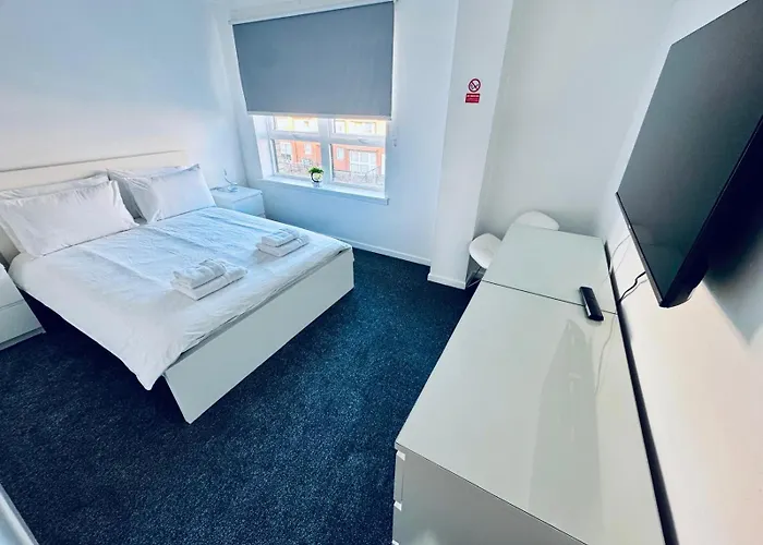 Modern 2 Bedroom Apartment Near City Centre